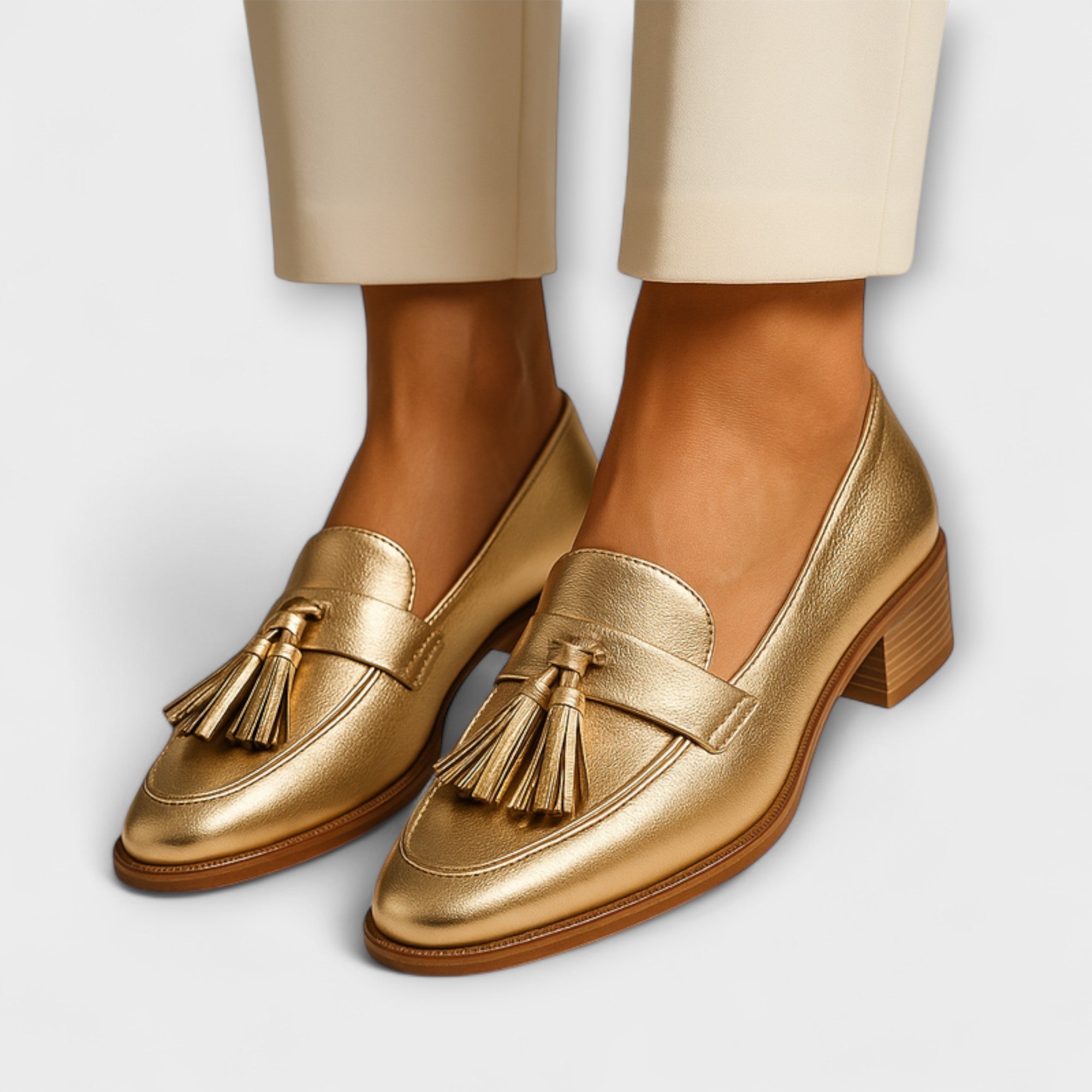 Mocasines Celeste Dorados con Elegantes Borlas